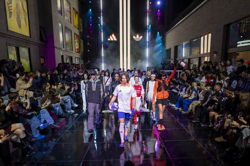 연휴내내 성수동 장악 '아디다스 그라운드 성수' 화제 27-Image